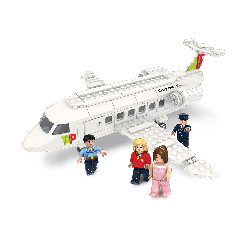 TAP Commercial Airplane + Crew 4 figures