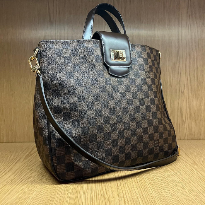 LOUIS VUITTON  La Petite Coquette