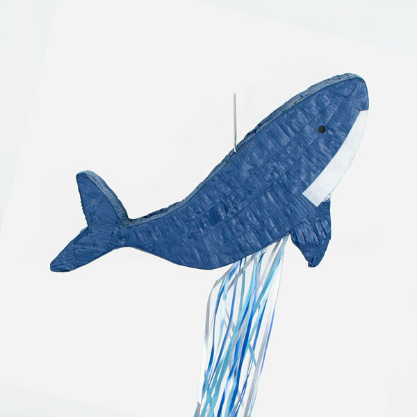 Piñata de ballena azul