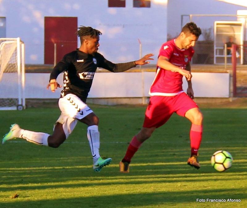 Futebol: BC Branco derrota Oleiros (2-1) e reforça o 2.º lugar