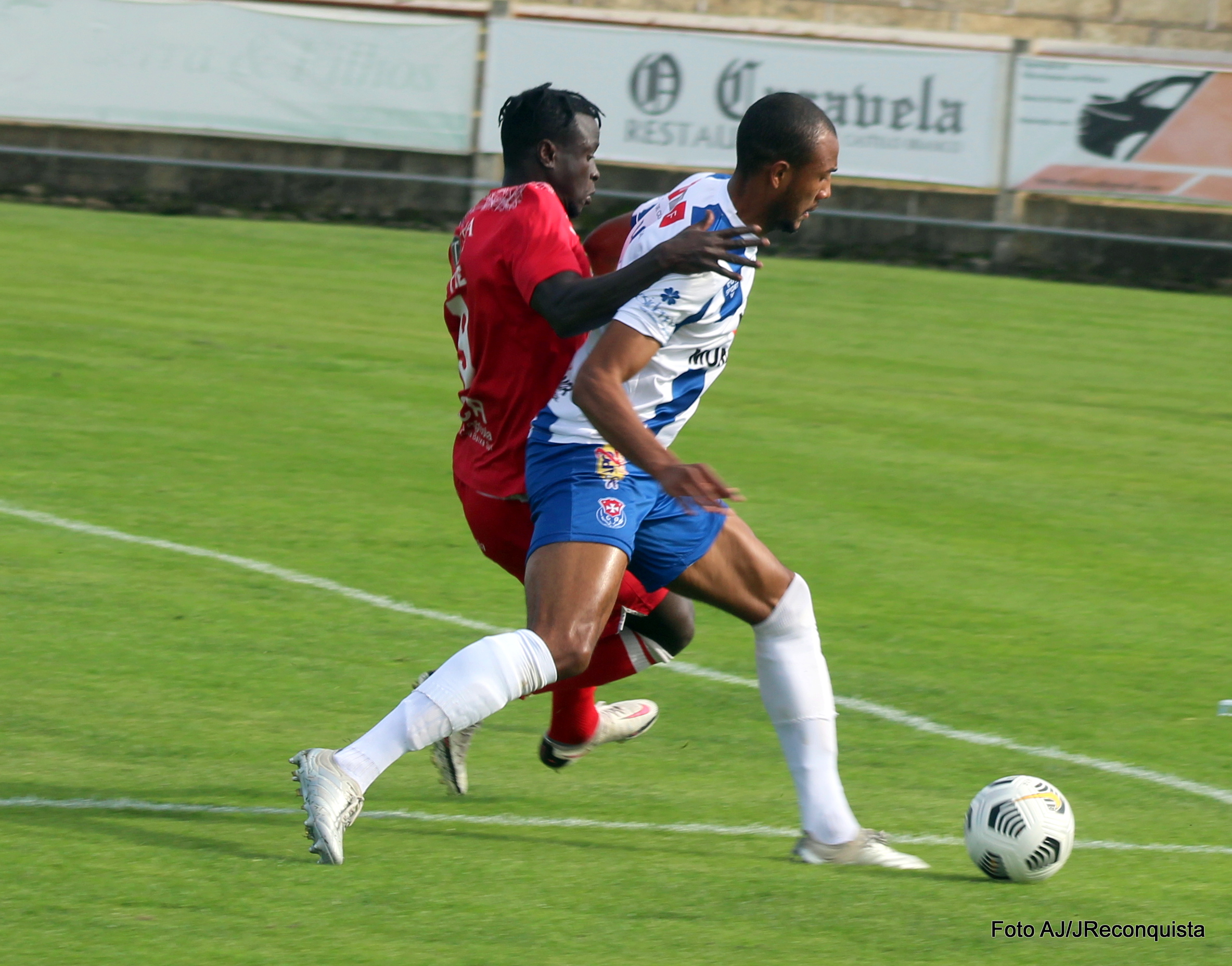 Futebol: BC Branco derrota Oleiros (2-1) e reforça o 2.º lugar